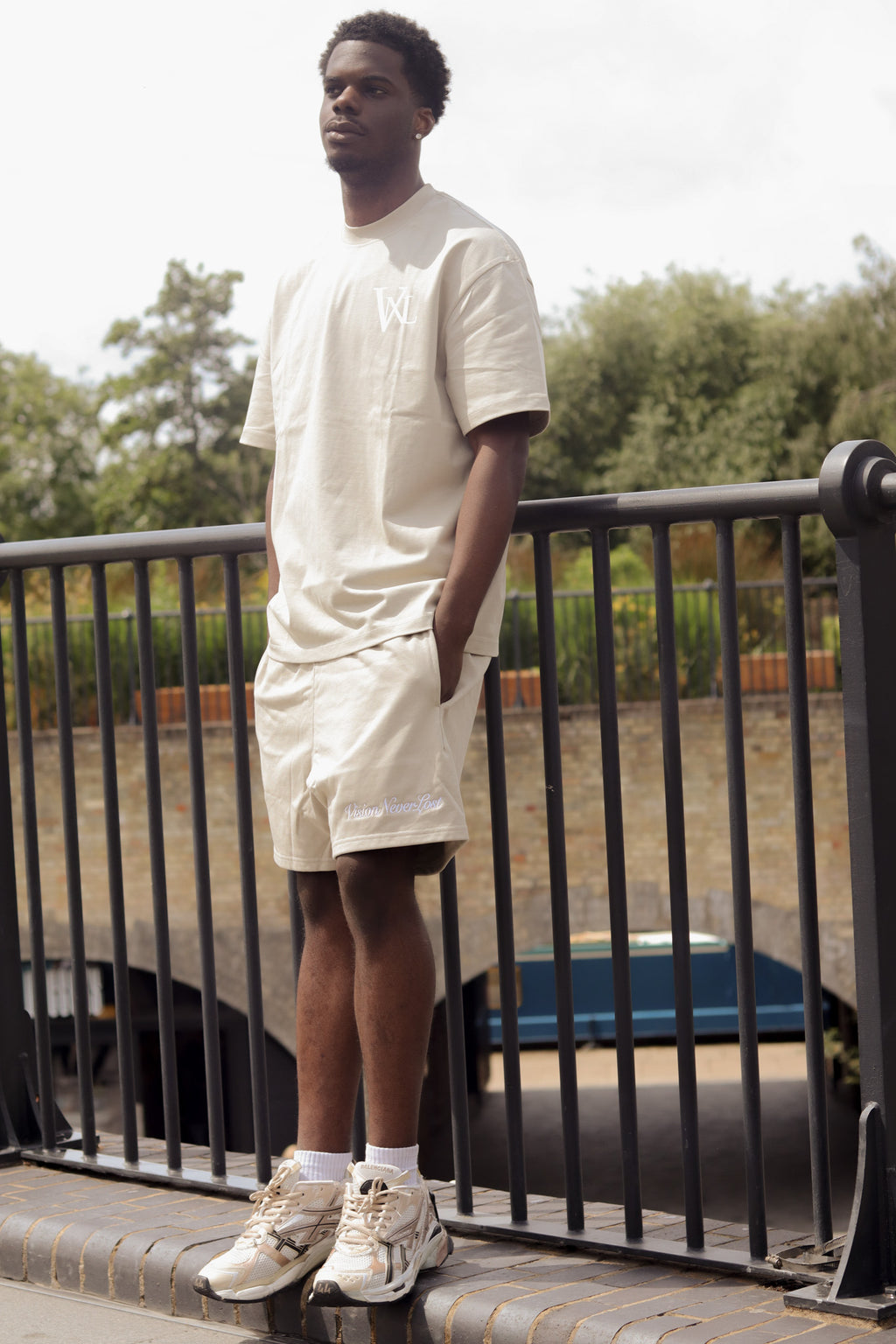 REPRESENT THE VISION SHORTS [BEIGE]