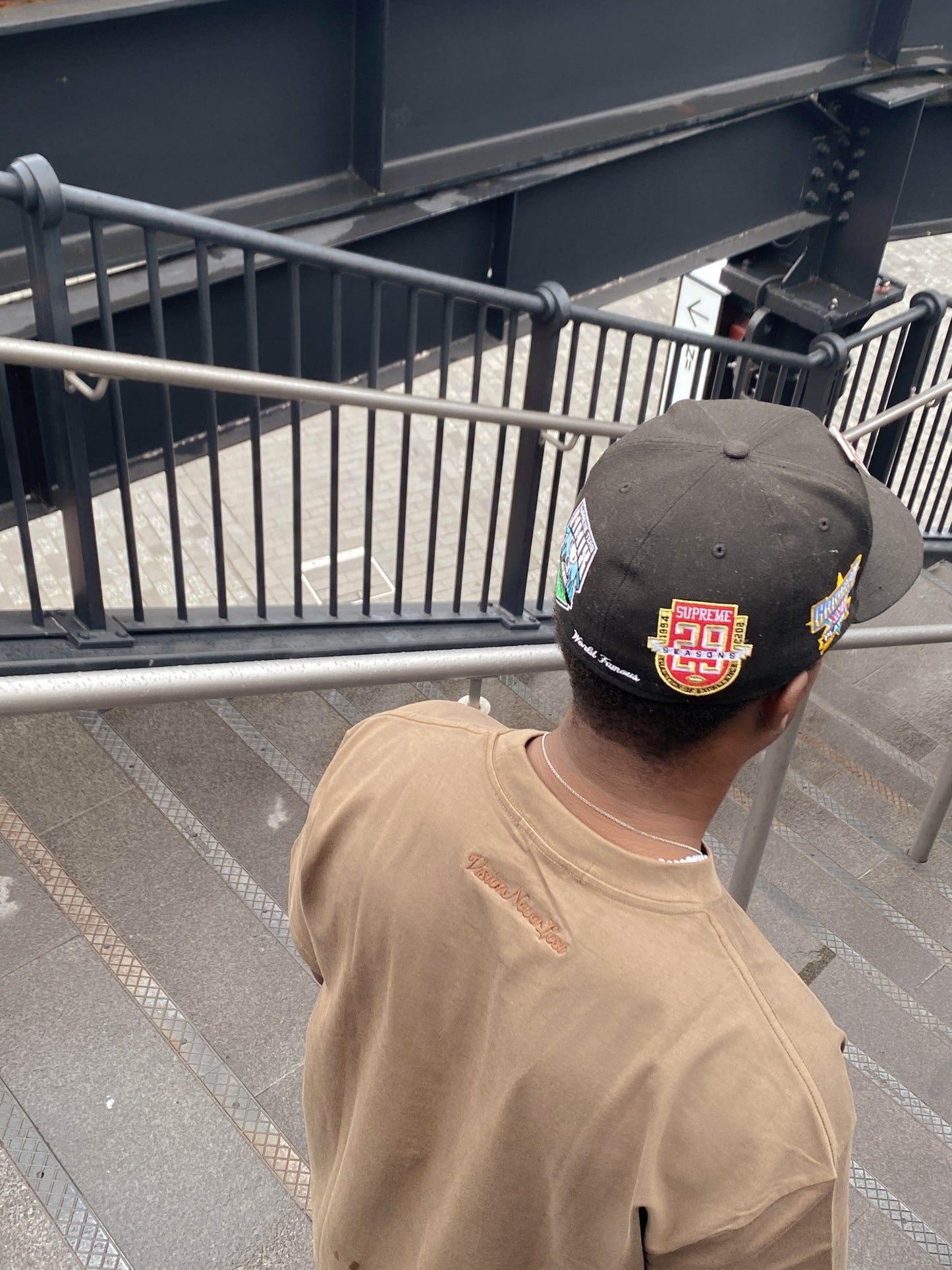 REPRESENT THE VISION T-SHIRT [BROWN]