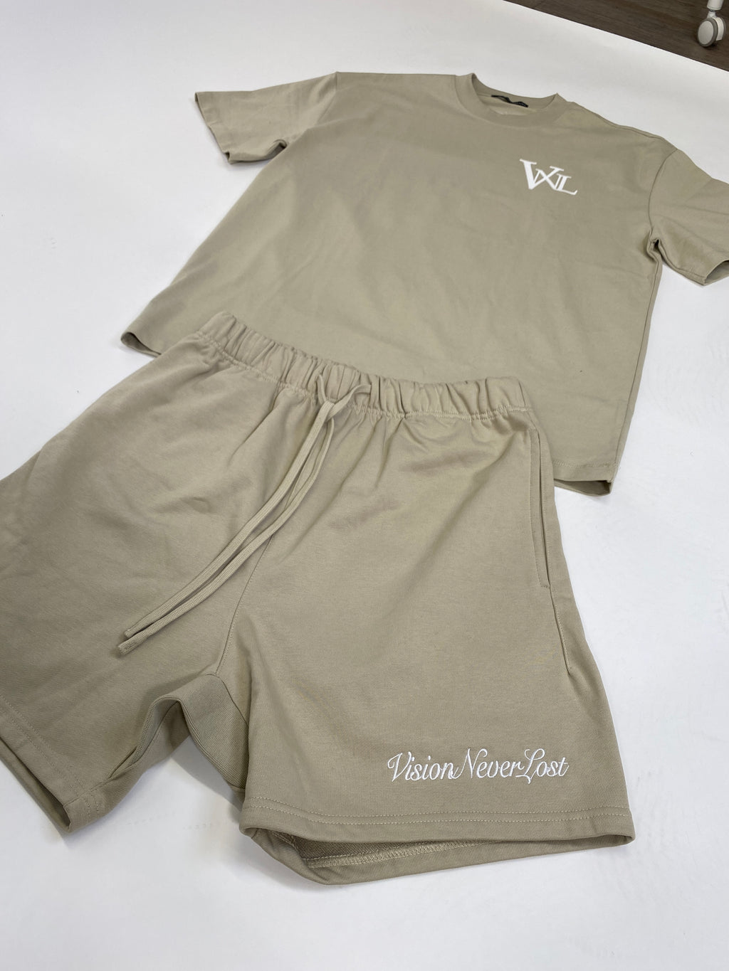 REPRESENT THE VISION SHORTS [BEIGE]